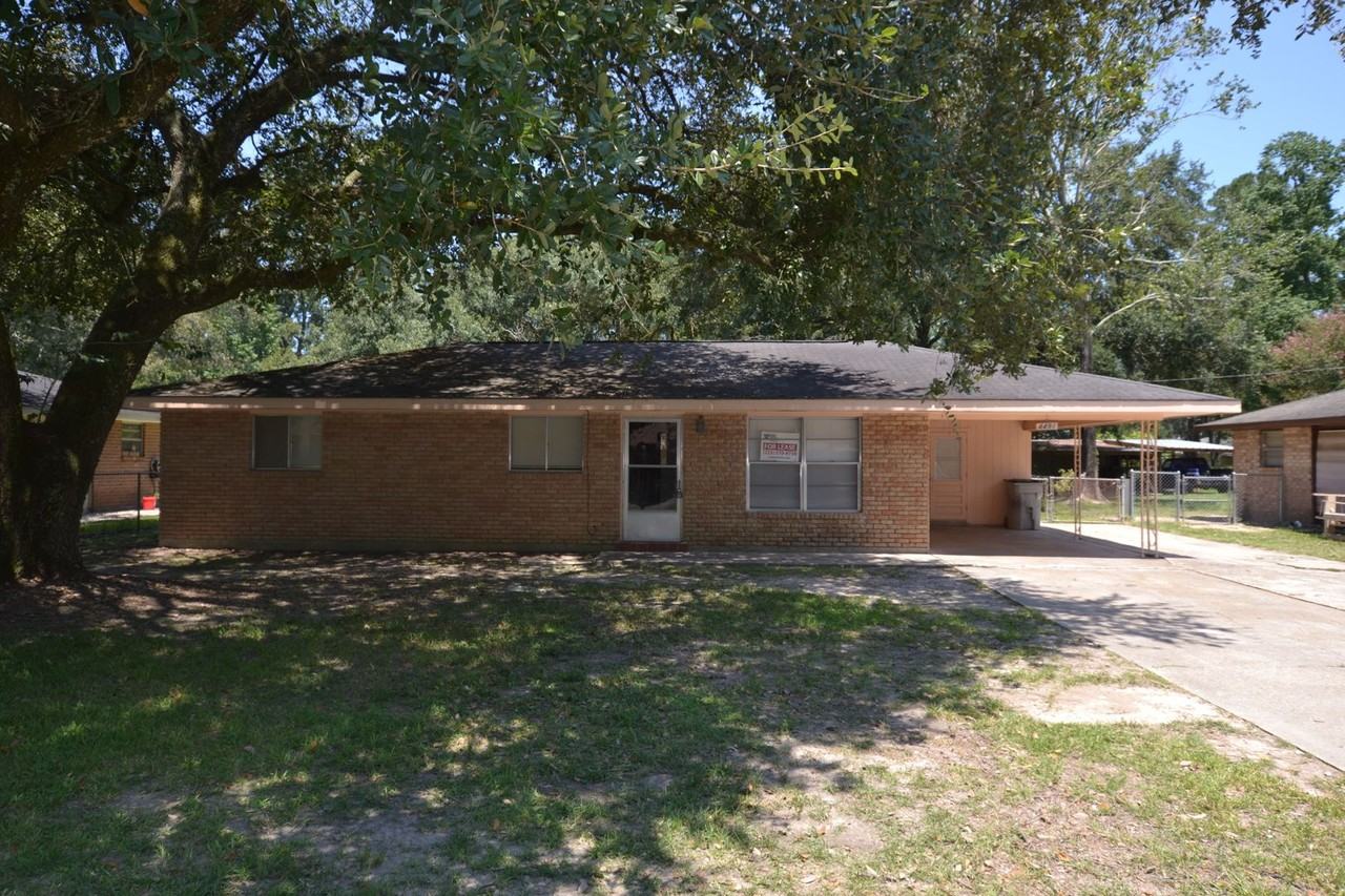 4491 Yvonne Dr - Photo 2 of 41