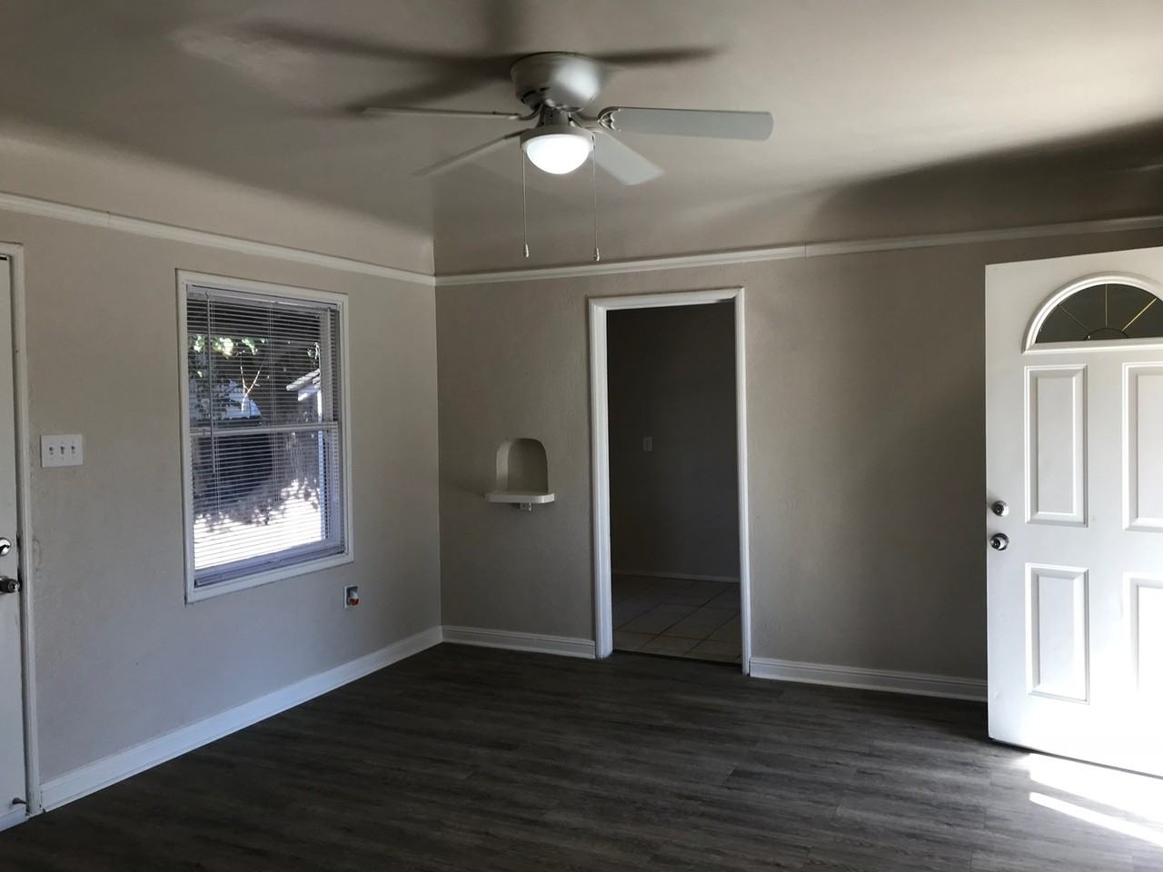 1336 W Fountain Way - Photo 2 of 17