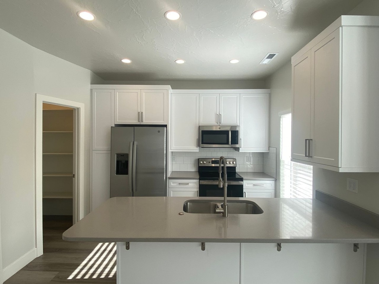 3875 S Platinum Dr - Photo 3 of 20