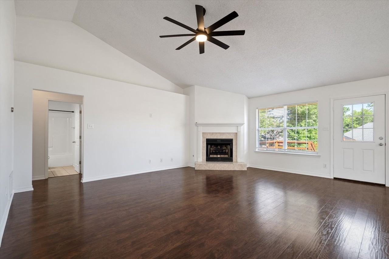 5280 Gamepoint Dr W - Photo 2 of 20