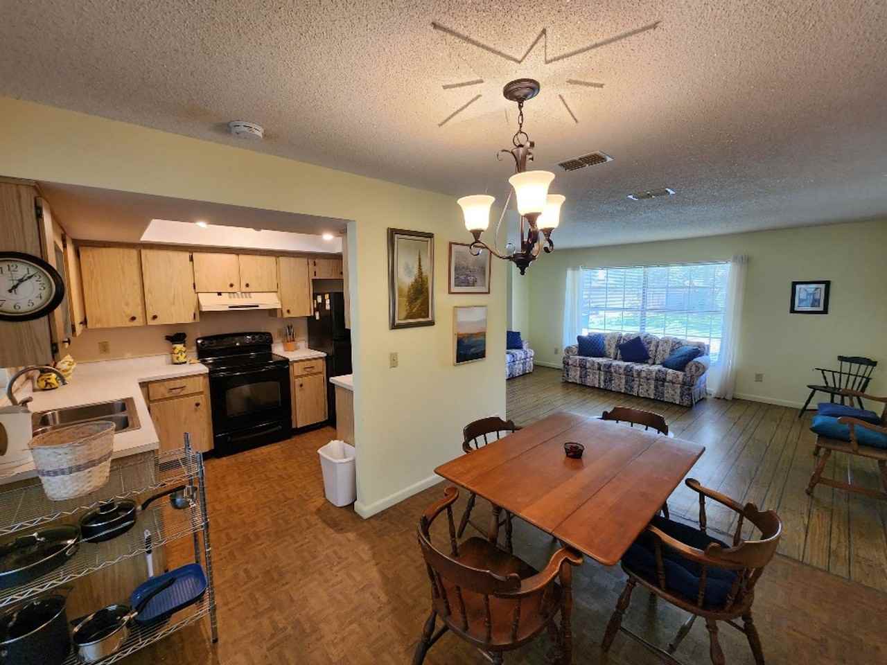 4437 Saxon Dr - Photo 2 of 11