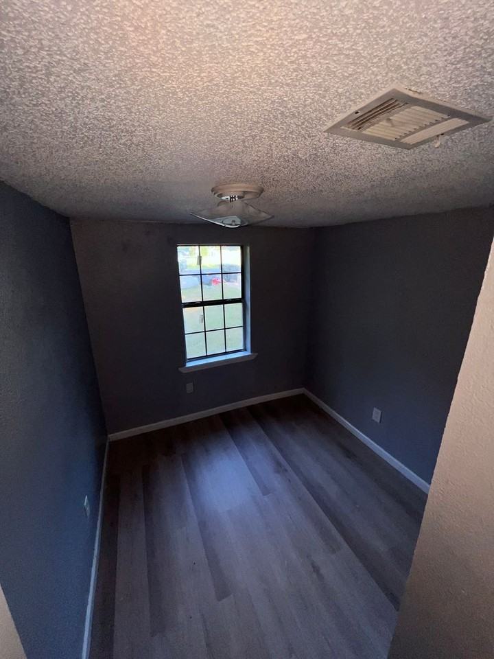 2109 Ragsdale Ave - Photo 2 of 9