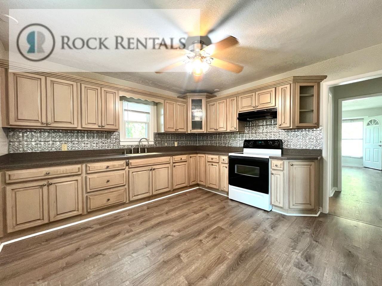 1803 W Blanchard Ave - Photo 3 of 23