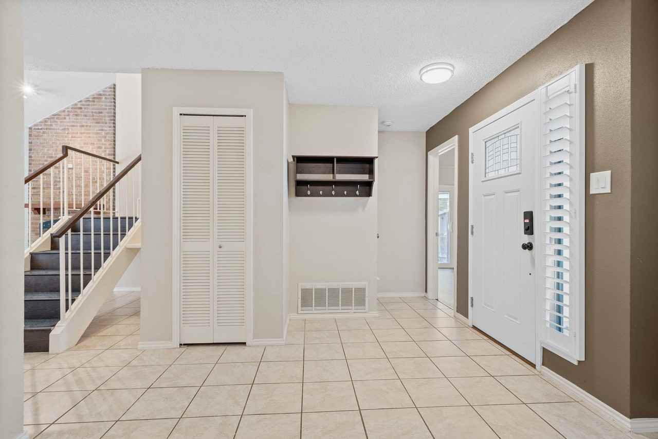 2315 Shady Crest Cir - Photo 3 of 25