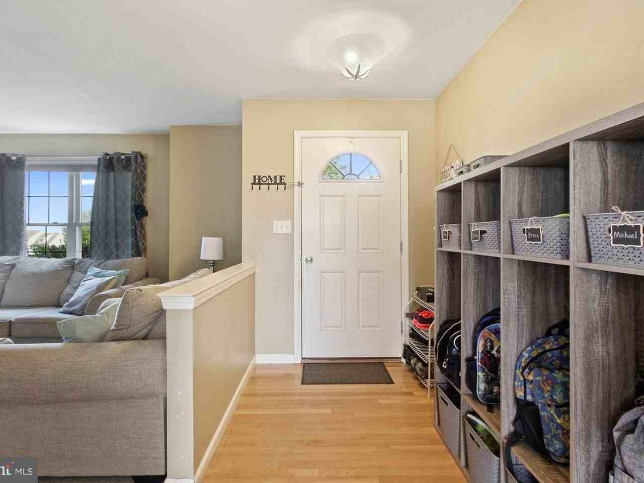 280 Cambridge Dr - Photo 2 of 24