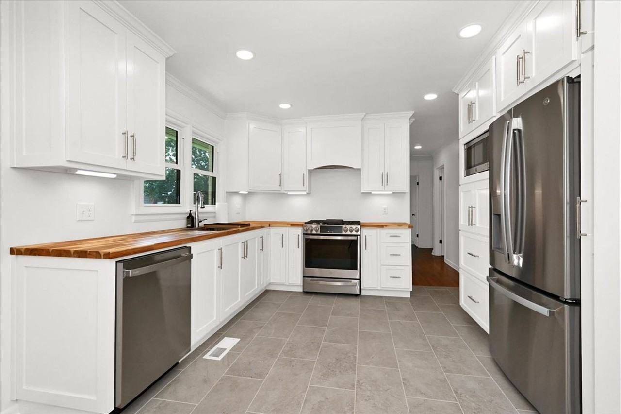 810 7th Ave Se - Photo 5 of 24
