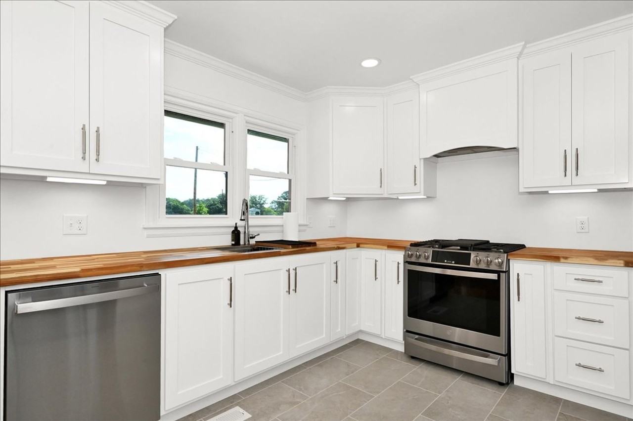 810 7th Ave Se - Photo 6 of 24