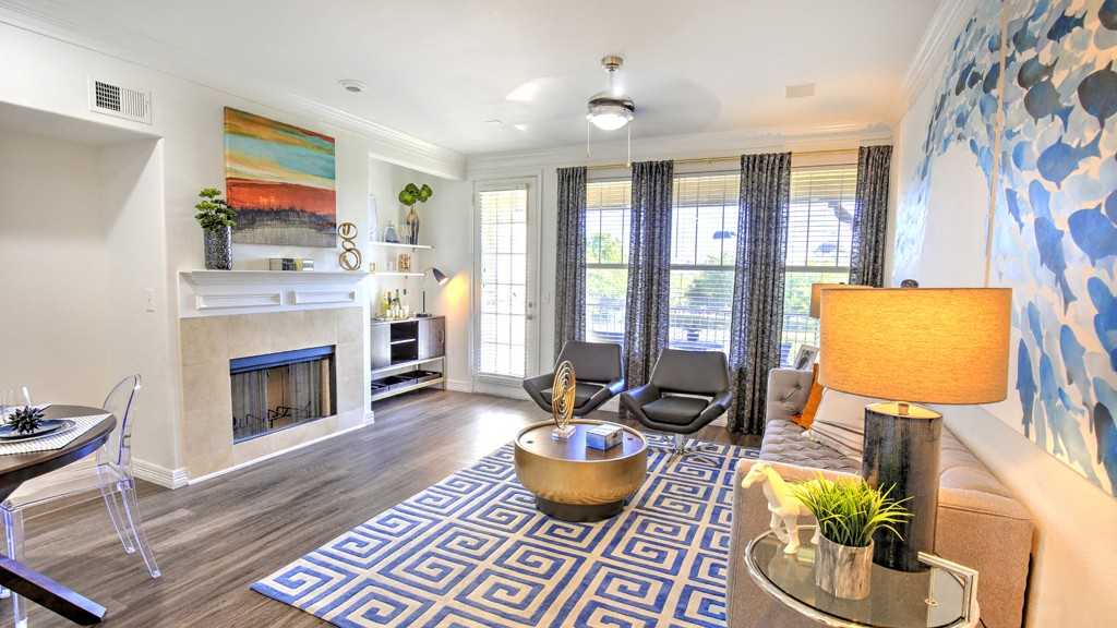 Landing at Round Rock - Photo 4 of 20