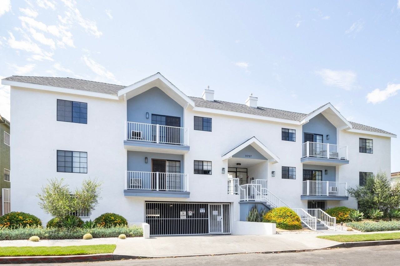 11737 Courtleigh Drive - Photo 6 of 32