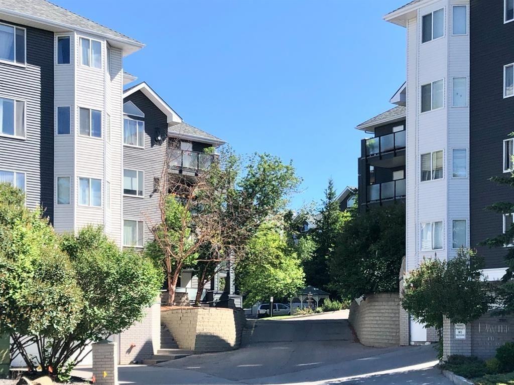 10 Sierra Morena Mews Southwest #421 - Photo 2 of 25