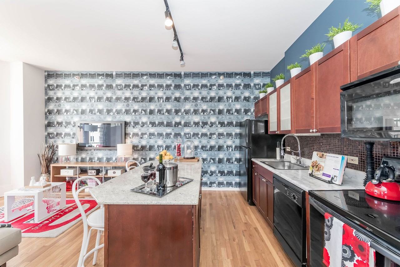 Fisher Building Apartments - Photo 4 of 28