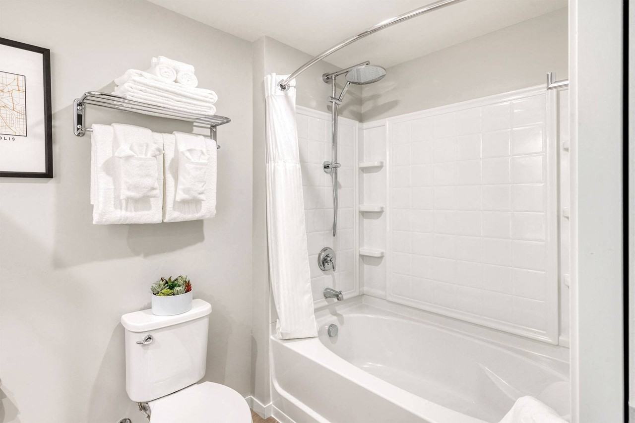 MDA Apartments - Photo 6 of 36