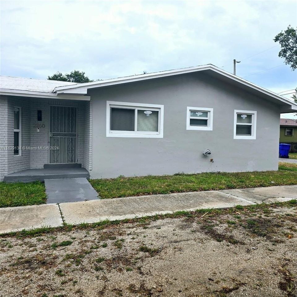 2260 Charleston St - Photo 2 of 8
