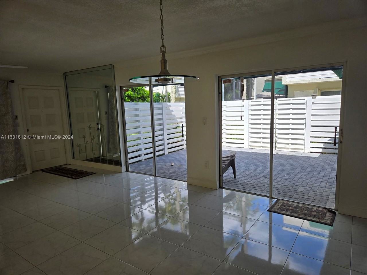 561 Nw 97th Ave - Photo 3 of 8