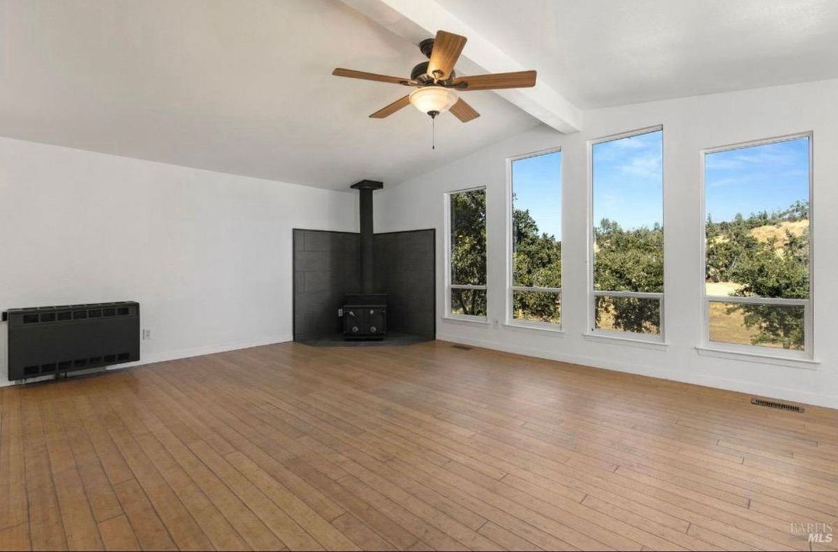 17975 Morgan Valley Rd - Photo 2 of 20