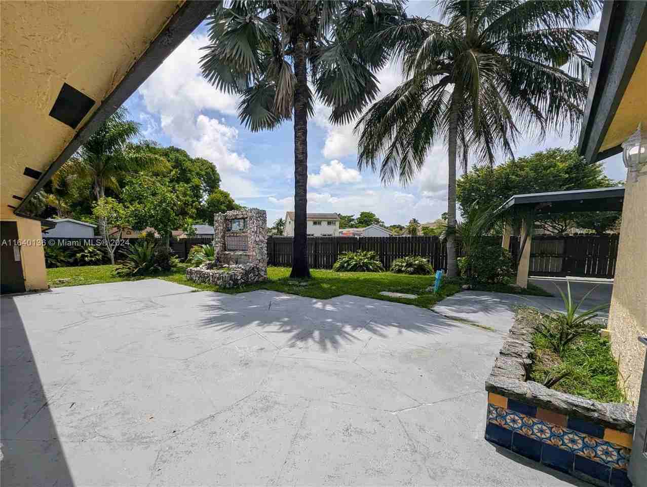 5721 Nw 54th Ln - Photo 2 of 8