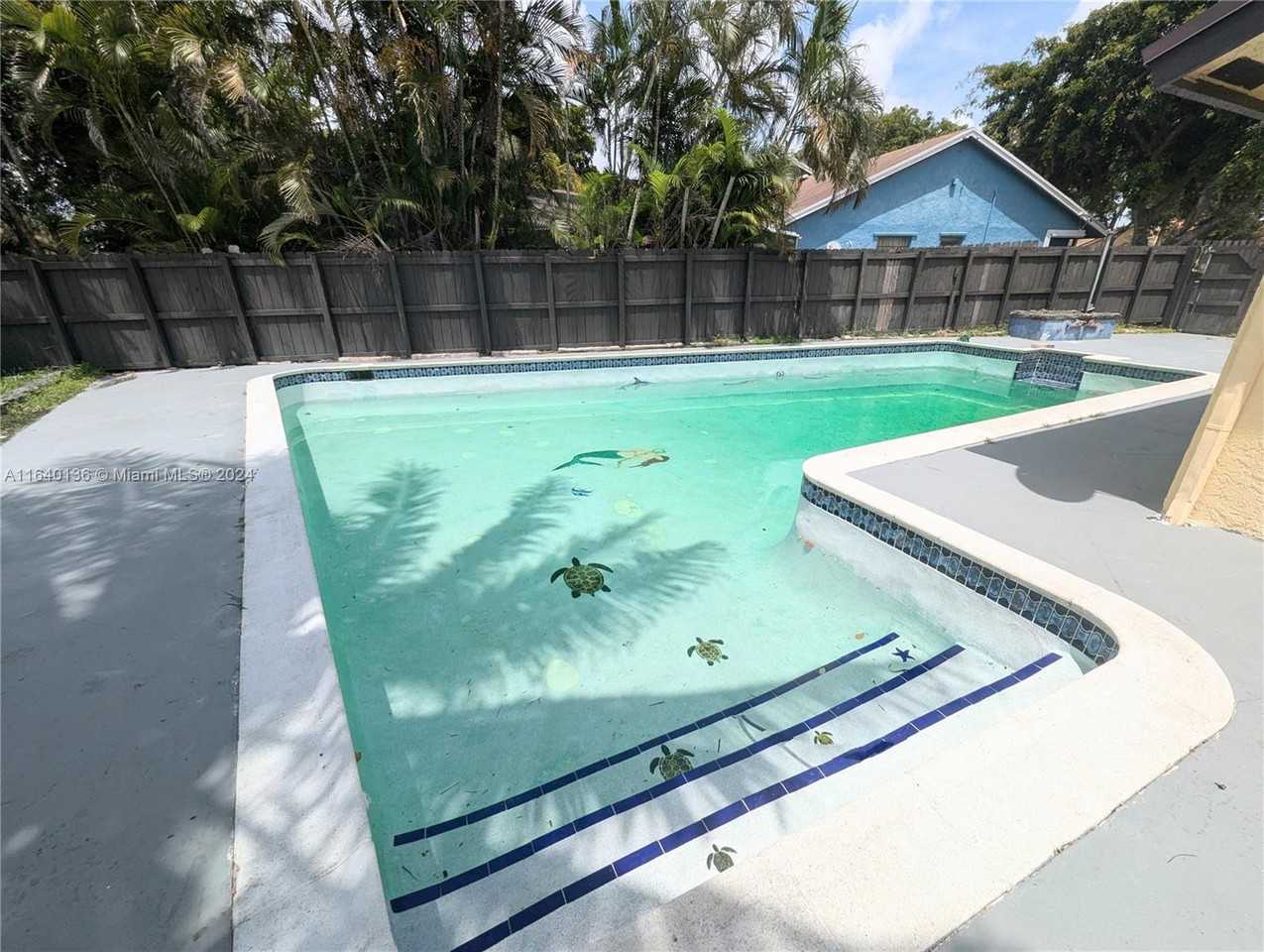 5721 Nw 54th Ln - Photo 3 of 8