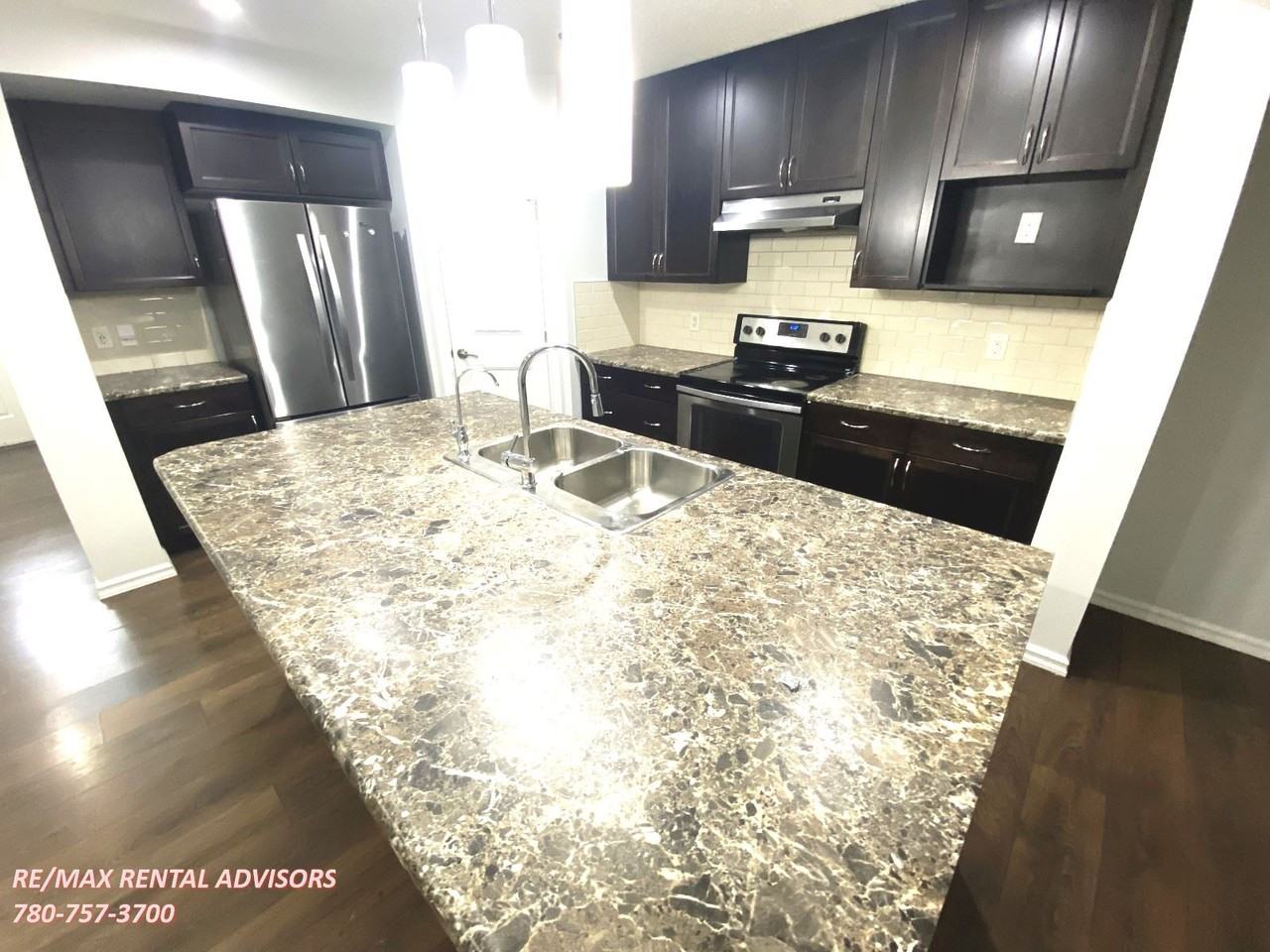 2040 24 St Nw - Photo 2 of 20