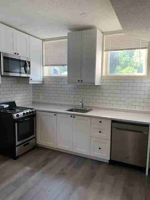 27B Norwich Street East - Photo 3 of 12