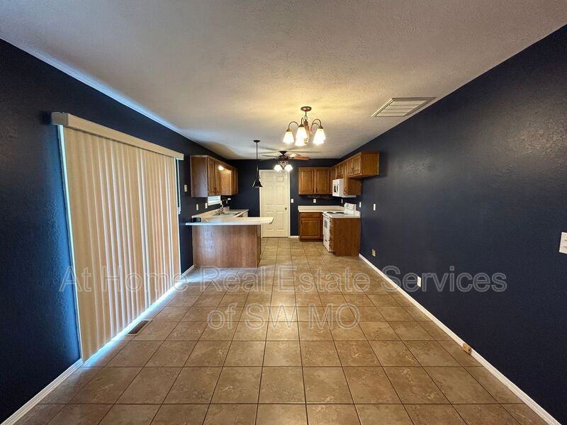 216 E Robin - Photo 3 of 14