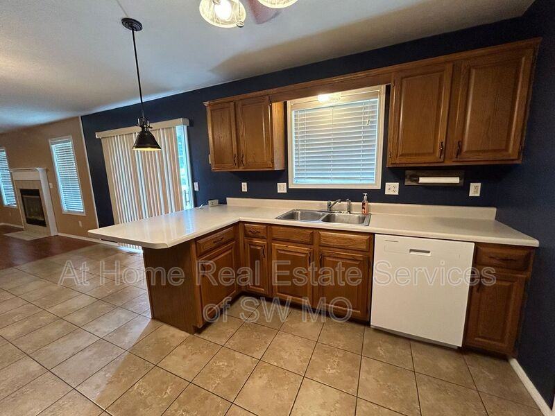 216 E Robin - Photo 4 of 14