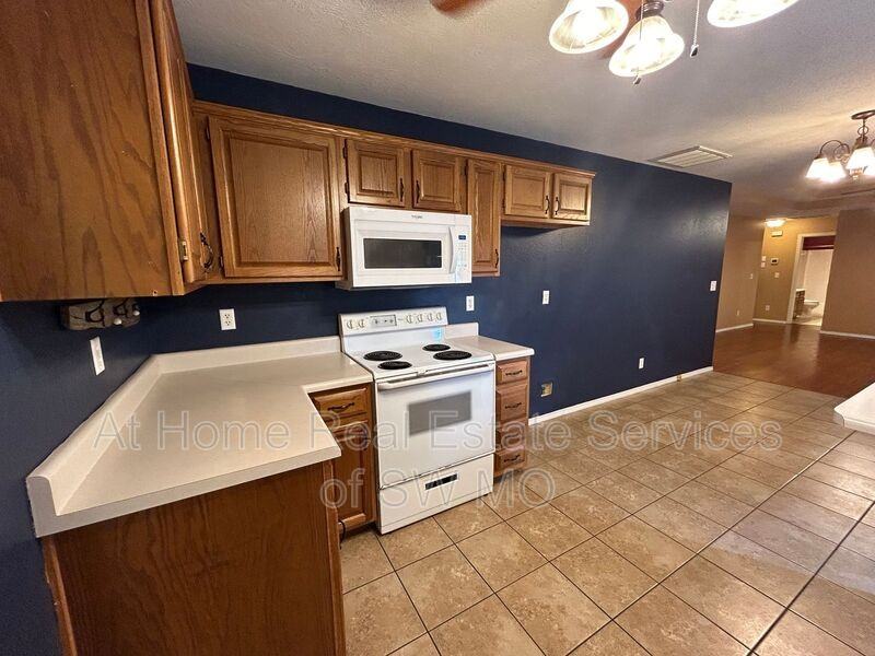 216 E Robin - Photo 5 of 14