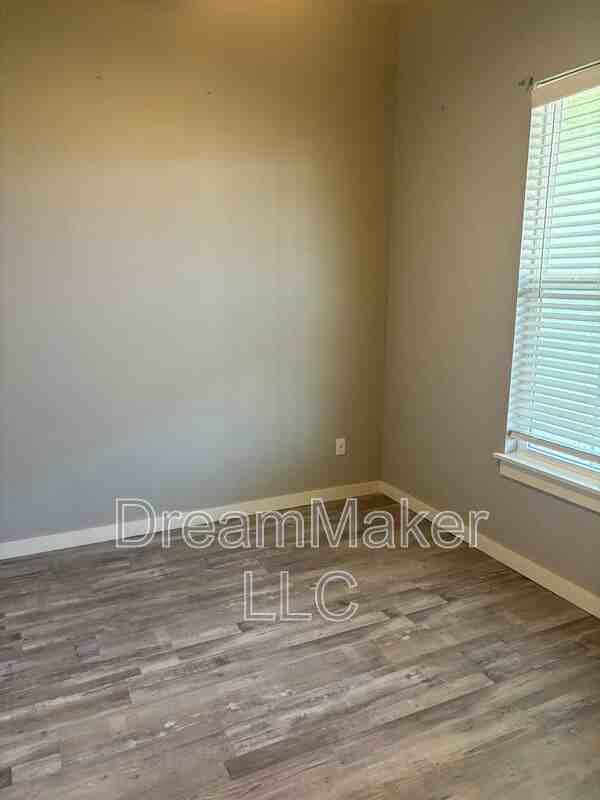 3010 Se 34th St #3010SE34th - Photo 4 of 13