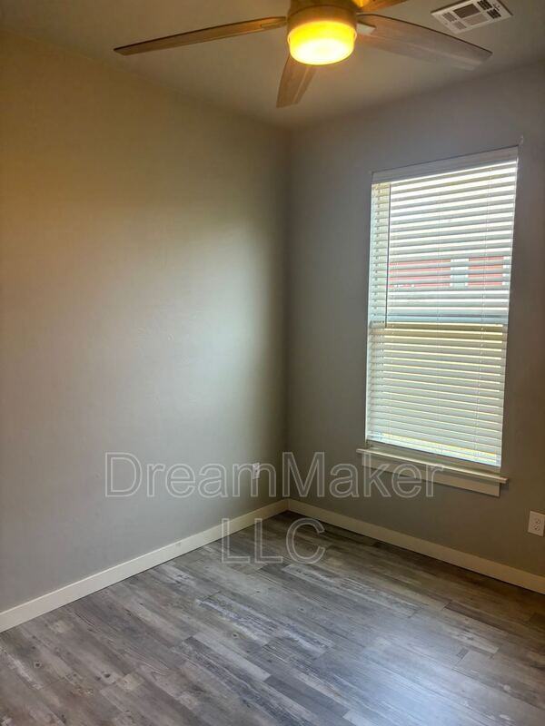 3010 Se 34th St #3010SE34th - Photo 5 of 13