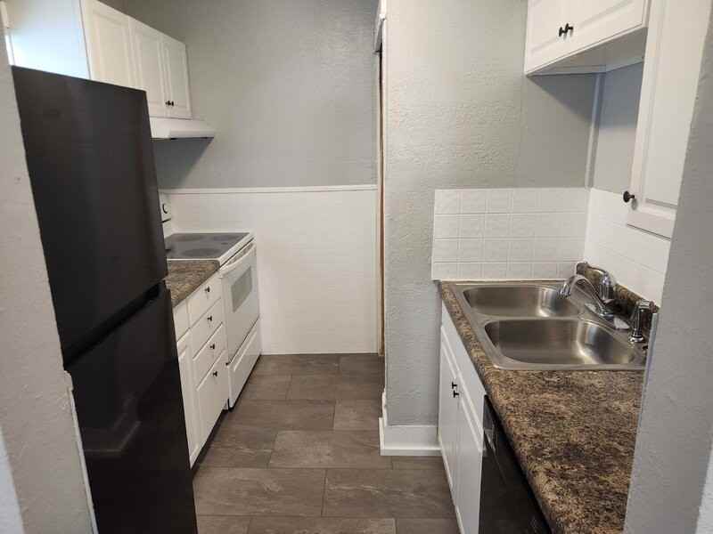 1806 Jefferson Ave - Photo 4 of 13