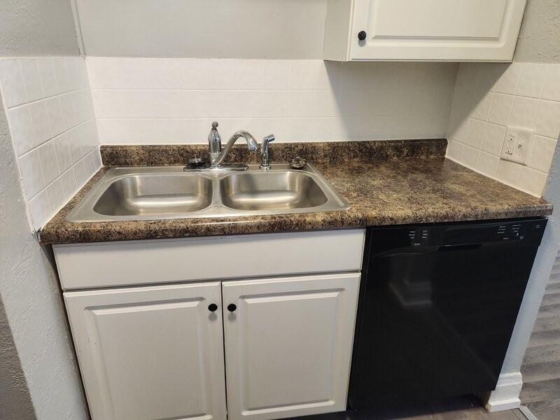 1806 Jefferson Ave - Photo 6 of 13
