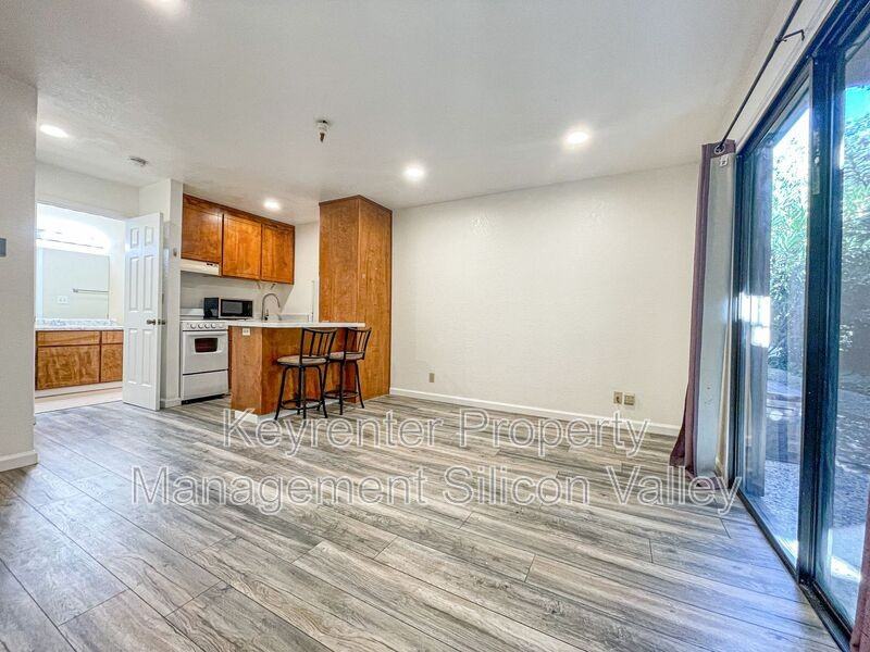 1568 Willowbrae Ave #5