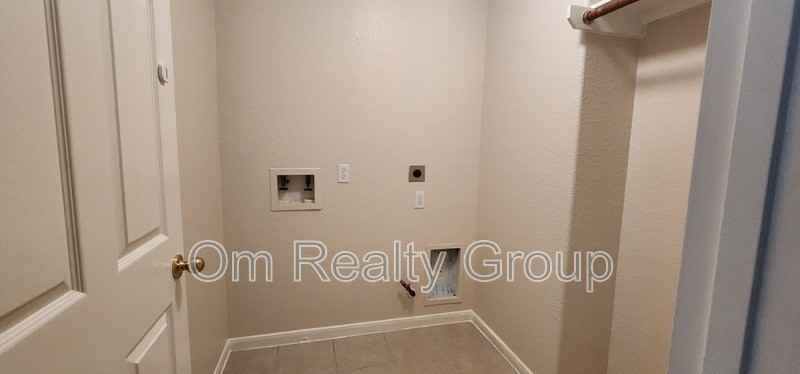 9710 Fieldbloom Ln - Photo 7 of 26