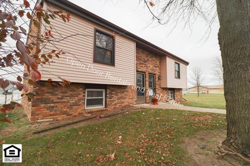 303 Hobart St - Photo 2 of 15