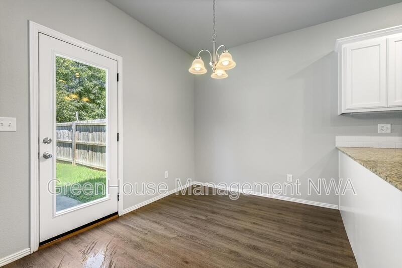820 Baker St Nw - Photo 6 of 29