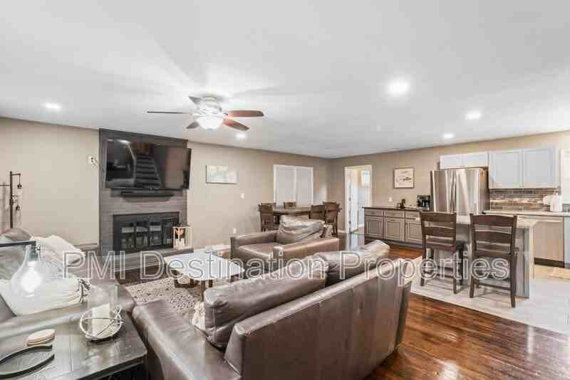7415 W 55th St - Photo 3 of 17