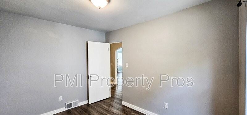 6206 N 105th St - Photo 3 of 16