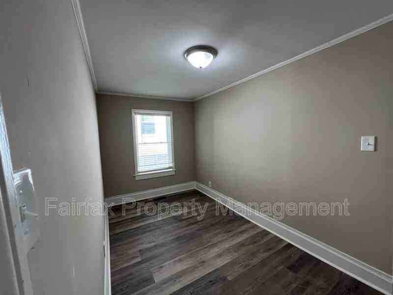 2616 S Roxboro St - Photo 4 of 21