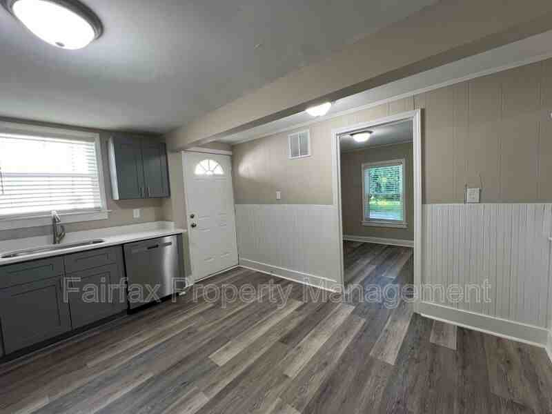 2616 S Roxboro St - Photo 6 of 21
