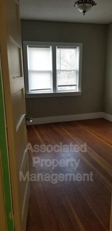 530 Patterson Ave - Photo 2 of 18