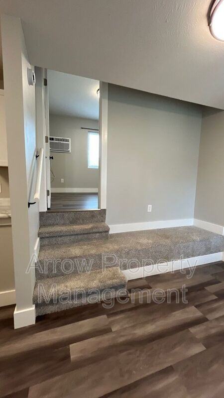 877 N 26th St #20 - Photo 3 of 9