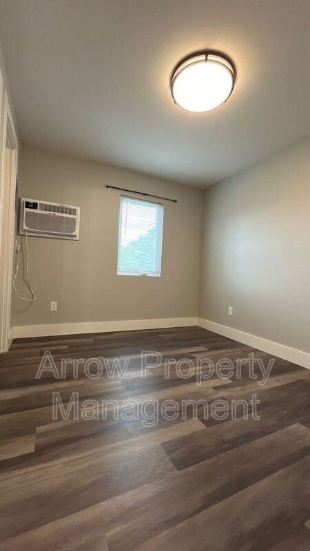 877 N 26th St #20 - Photo 5 of 9