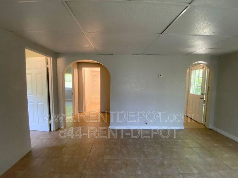 738 Sweetser Ave - Photo 3 of 11