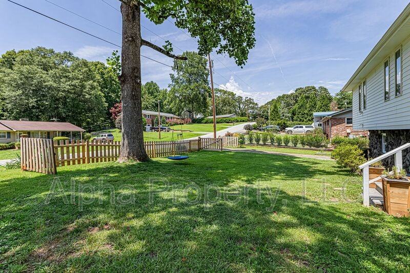 9 Harbor Dr - Photo 2 of 31