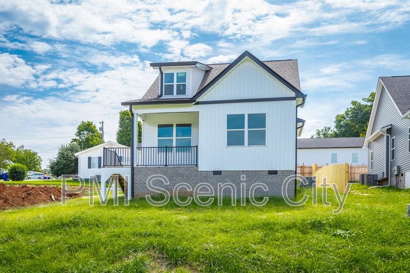 2631 Rogers Dr Se - Photo 2 of 36