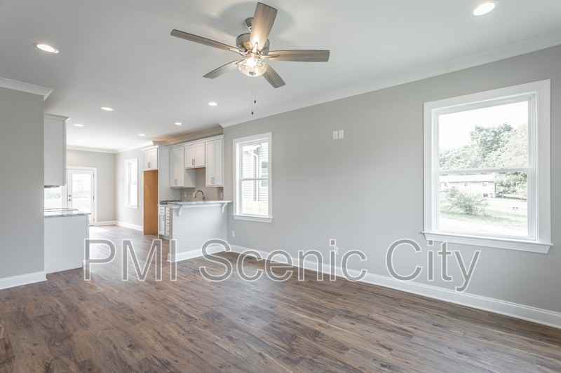 2631 Rogers Dr Se - Photo 4 of 36