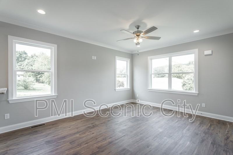 2631 Rogers Dr Se - Photo 7 of 36