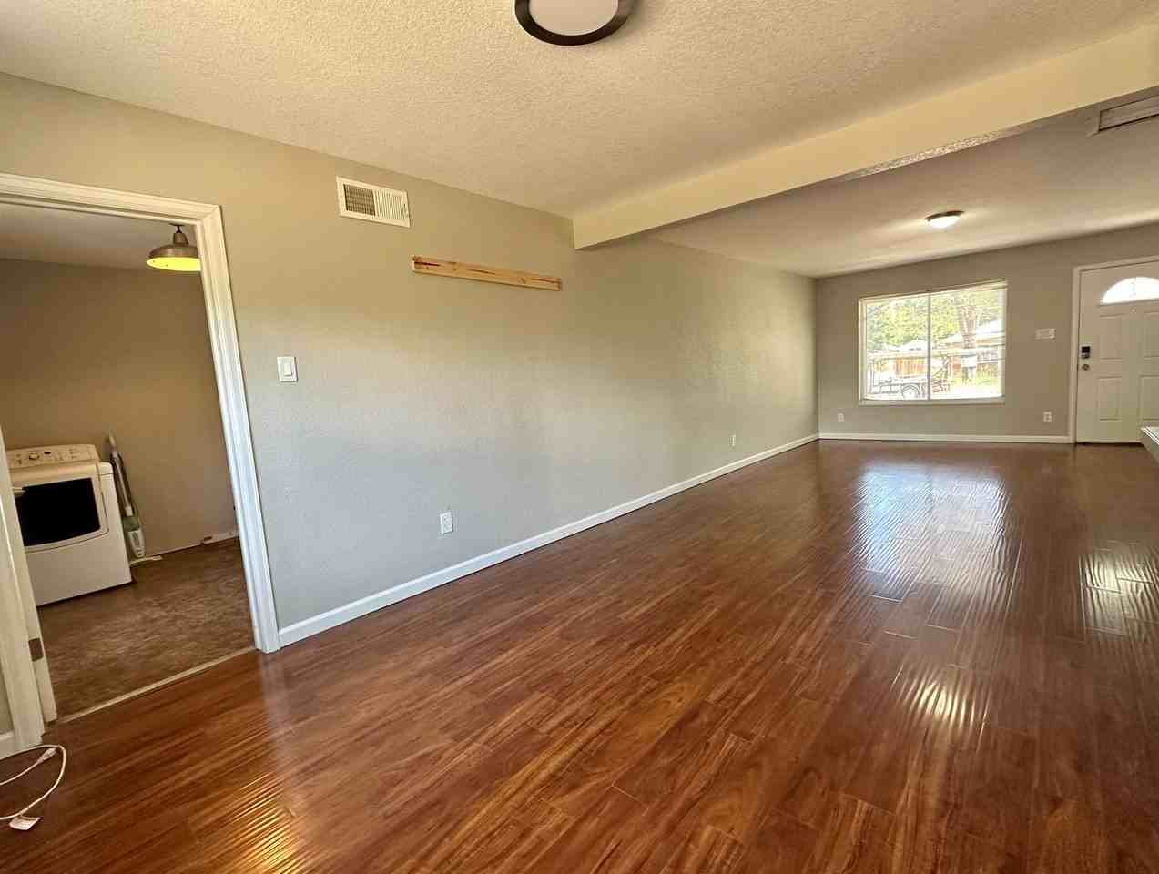 1043 Tucson St - Photo 3 of 16