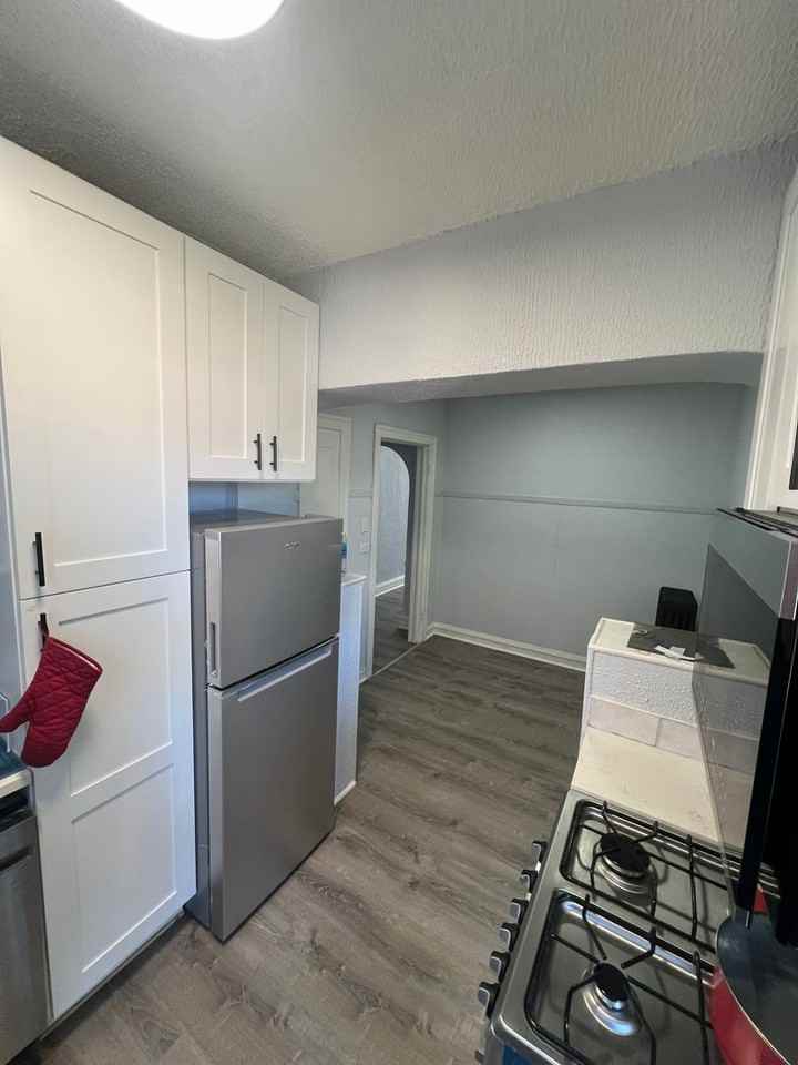 6126 S Ingleside Ave #3W - Photo 4 of 12