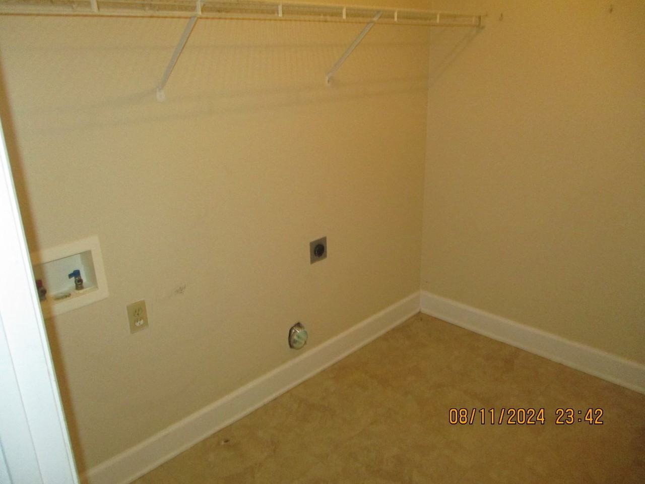 2307 Old Dominion Dr Apt B - Photo 2 of 18