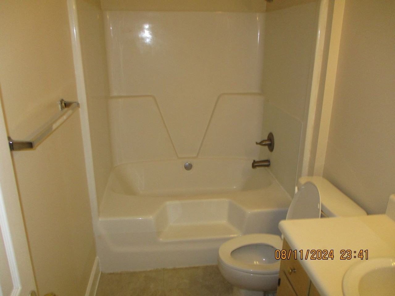 2307 Old Dominion Dr Apt B - Photo 6 of 18